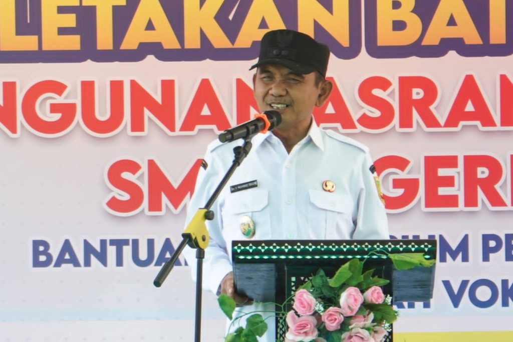 Wujudkan Pendidikan Berkualitas, Wabup Sumbawa Lakukan Petetakan Batu Pertama Asrama SMKN Alas
