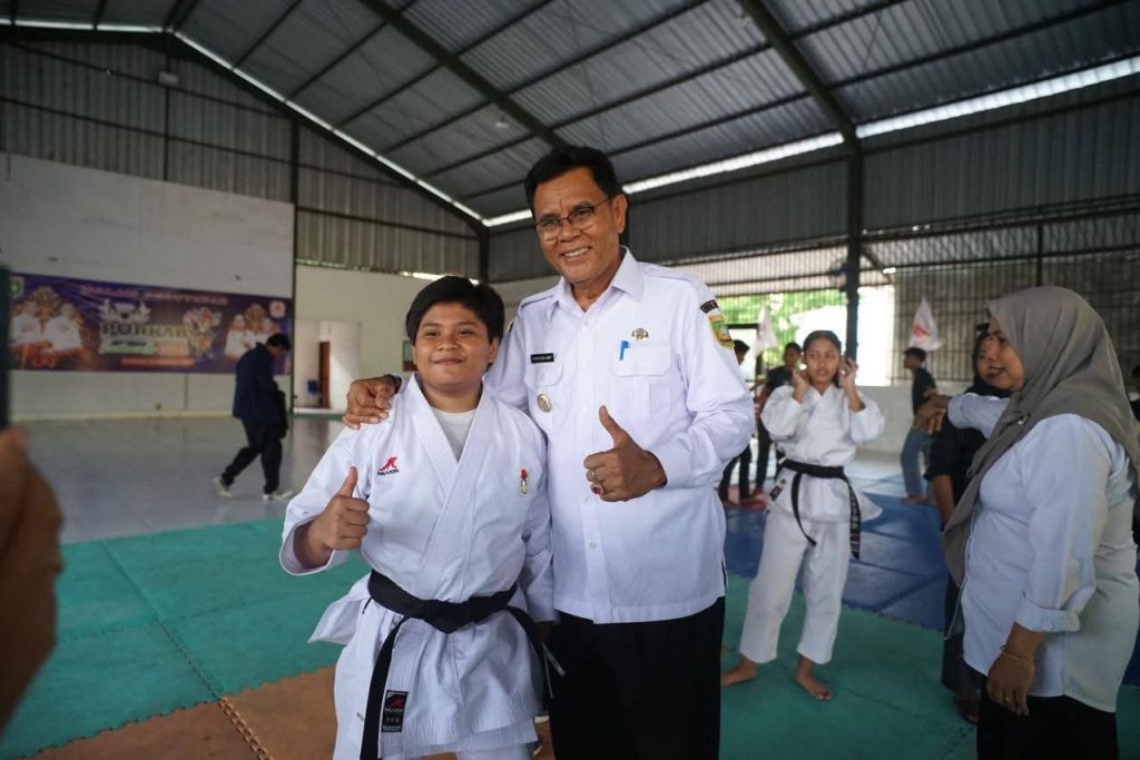 Lepas Tim Karate Dojo Garuda Menuju Kejurnas, Bupati Sumbawa Tekankan Pentingnya Fisik dan Mental Kuat