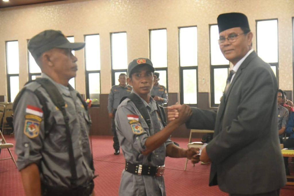 Buka Bimtek Satlinmas 2025, Bupati Sumbawa Tekankan Pelayanan Kepada Masyarakat Meningkat