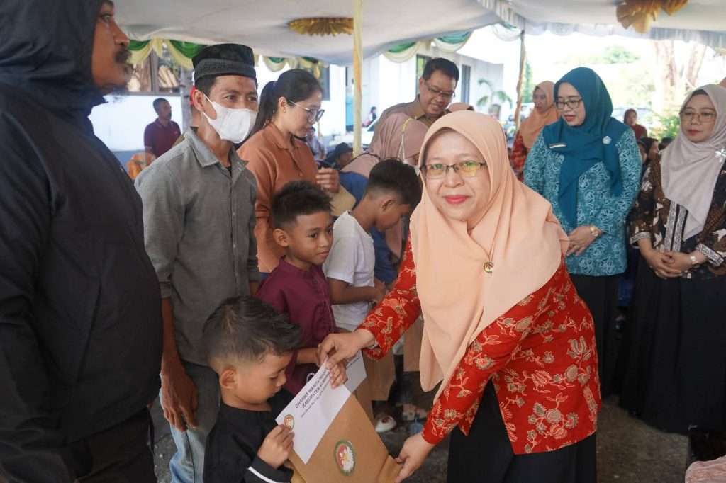 Khitan Massal Ikut Meriahkan HUT DWP ke-26 di Kabupaten Sumbawa 