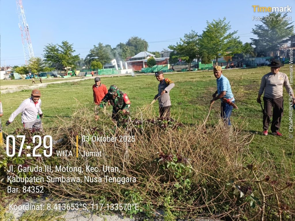 Ciptakan Lingkungan Bersih, Warga Kecamatan Utan Gelar Jumat Bersih