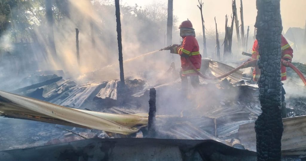 Berawal Bakar Sampah Merembet ke Lahan Hingga Hanguskan Dua Unit Rumah