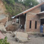 Rumah Warga di Sumbawa Rusak Parah Diterjang Longsor