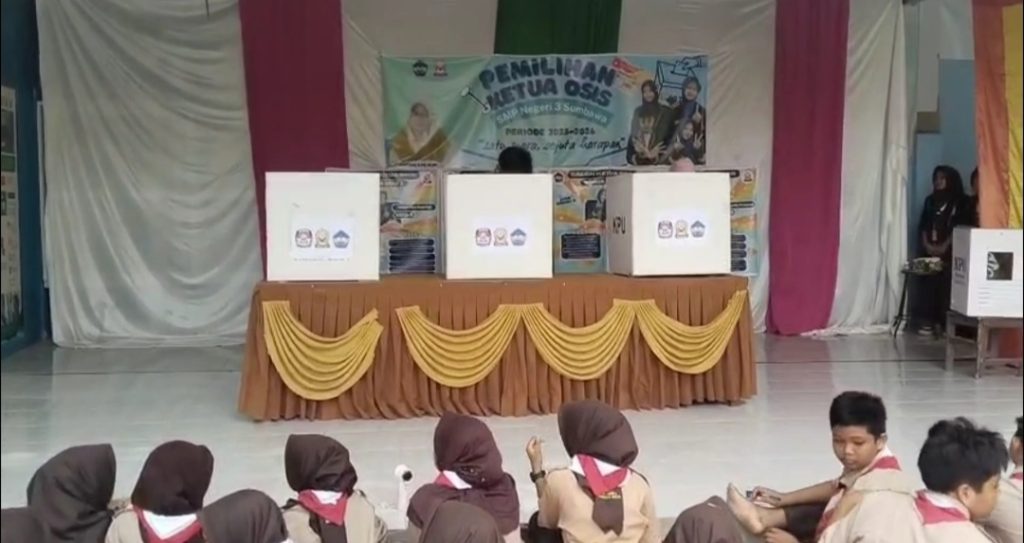 Layaknya Pilkada, Siswa SMPN 3 Sumbawa Pilih Ketua OSIS Secara Langsung dan Rahasia