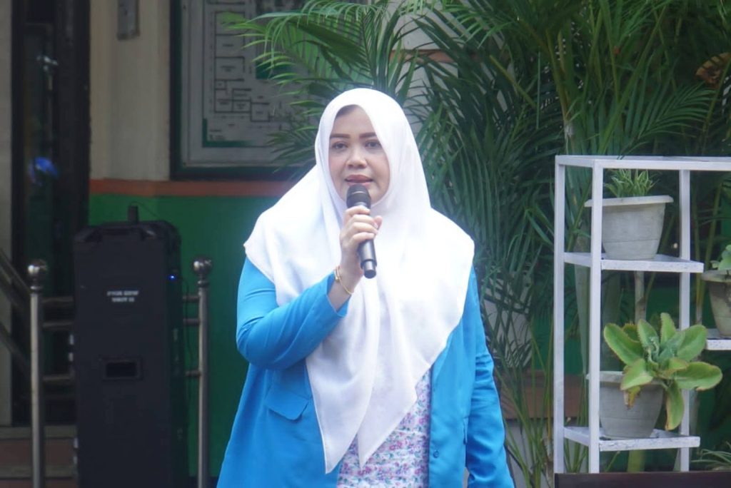 Wagub NTB Berikan Bantuan Pada Keluarga Potensi Stunting dan Lansia