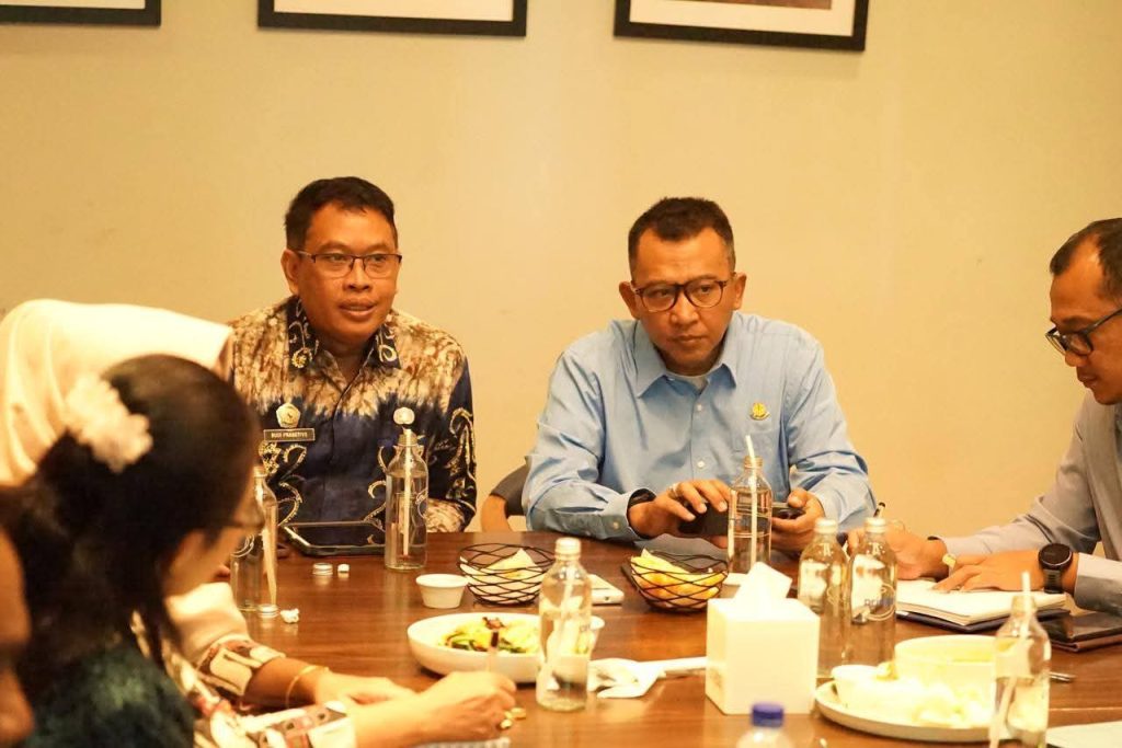 Penting Adanya Asuransi Keselamatan Kerja, Sekda Sumbawa Hadiri Rakor Pembentukan Kepatuhan BPJS Ketenagakerjaan