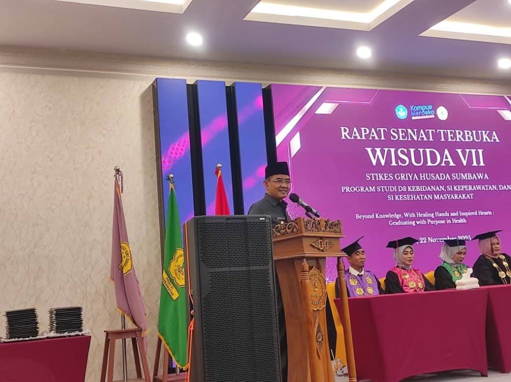 Hadiri Wisuda STIKES Griya Husada Sumbawa, Wakil Bupati Sumbawa Berharap Lulusan Mengabdikan Diri Untuk Masyarakat