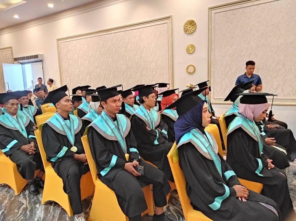 Wisuda Perdana STAIS, Wakil Bupati Sumbawa Ajak Lulusan Terus Belajar dan Berintegritas