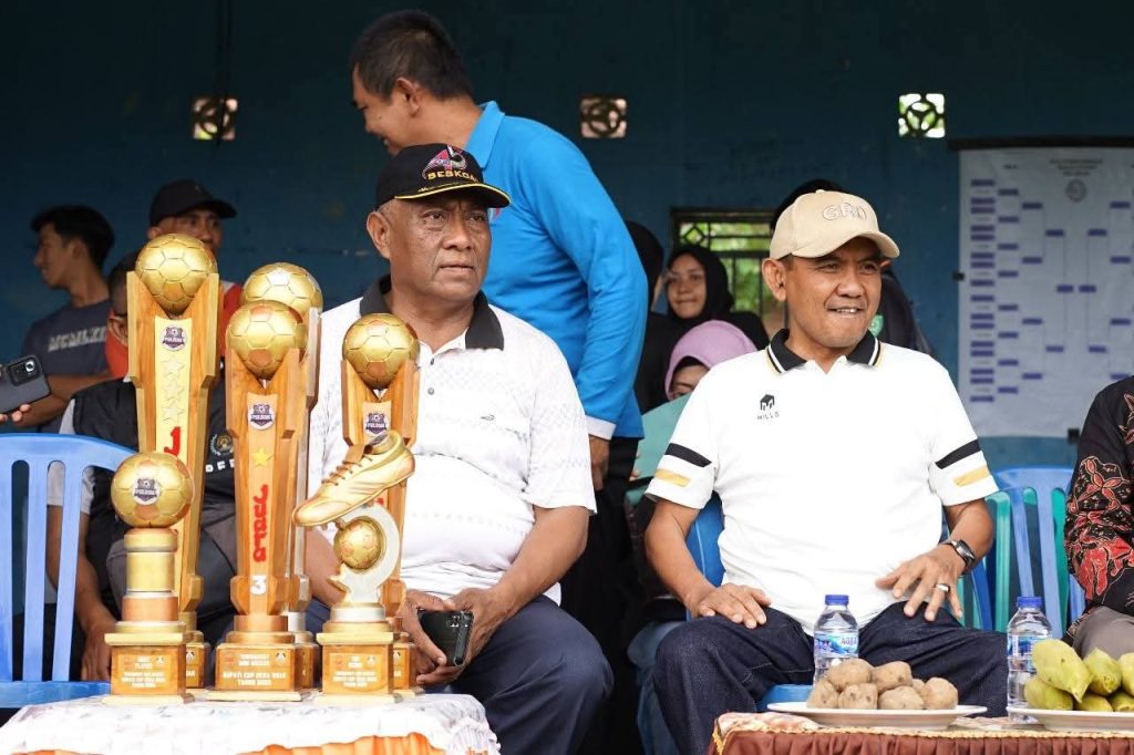 Wakil Bupati Sumbawa Hadiri Penutupan Turnamen Sepakbola Bupati Cup 2025 di Desa Boak