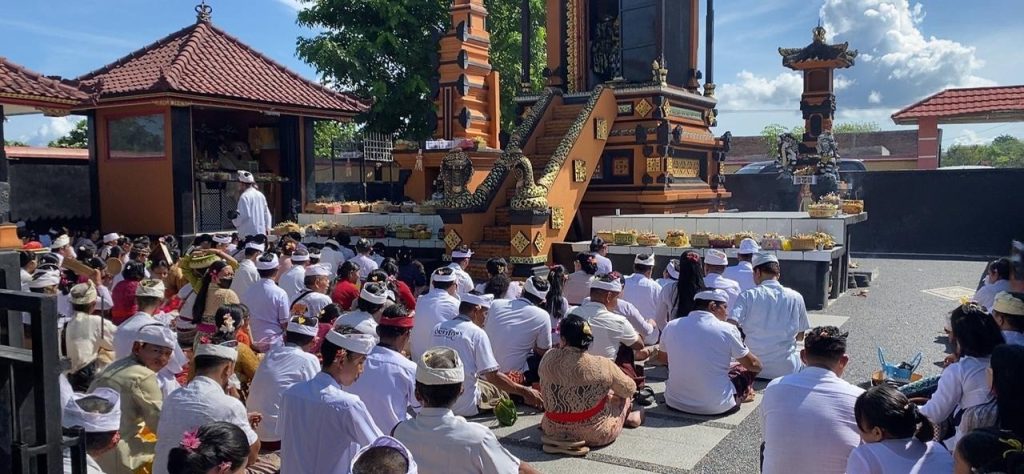 Polisi Pastikan Perayaan Hari Raya Galungan di Pura Dalem Ganda Sari Sumbawa Berjalan Lancar