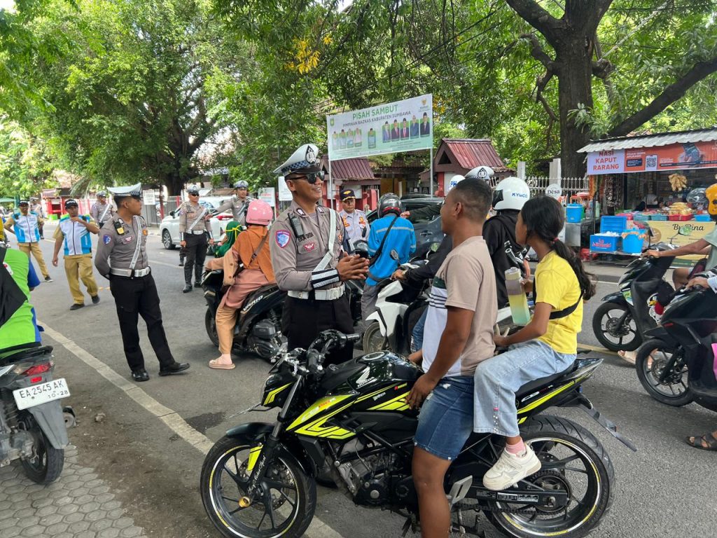 Tertibkan Pengendara, Sat Lantas Polres Sumbawa Gencarkan Razia Gabungan Operasi Zebra Rinjani 2025