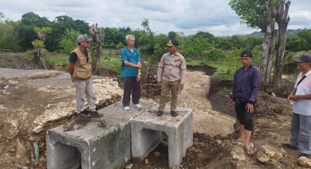 Jalan Lintas Ulu Aer Prajak Yang Putus, Kini Mulai Diperbaiki