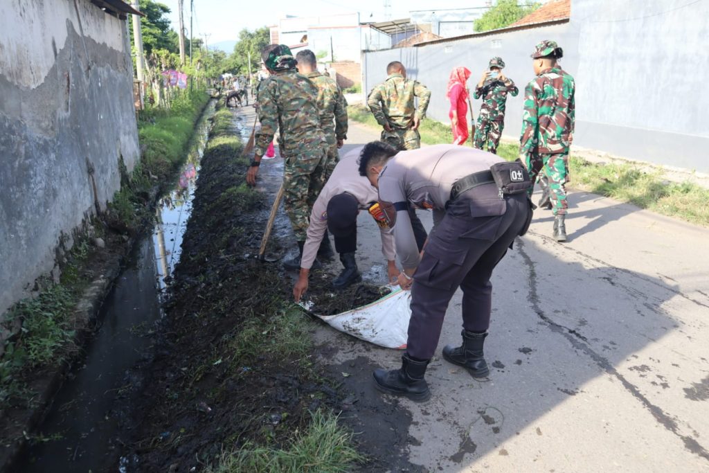 TNI, Polri, dan Masyarakat Uma Sima Bersatu dalam Karya Bakti Hari Juang TNI AD