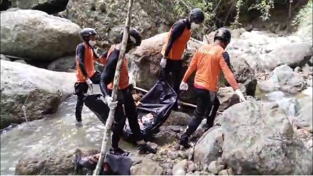 Setelah 9 Hari Pencarian di Sungai Brang Beh, Korban Hilang Terseret Banjir Asal Lobar Ditemukan MD dan Evakuasi Berlangsung Alot