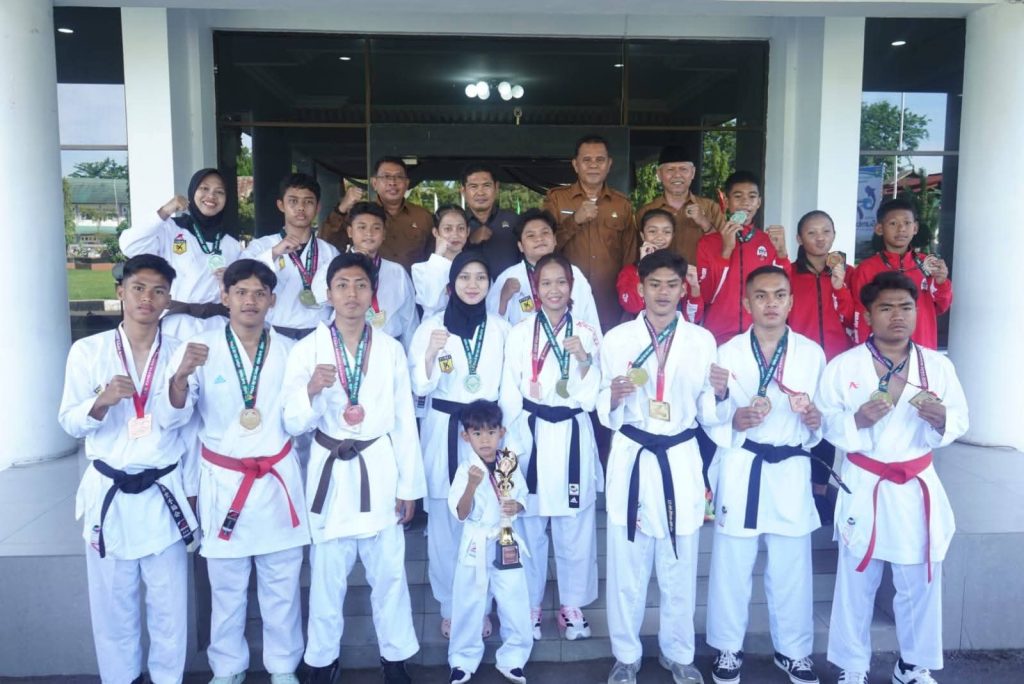 Atlet Forki Sumbawa Berhasil Harumkan Nama Daerah Dengan Raihan 21 Medali Pada Kejurprov Forki NTB 2025