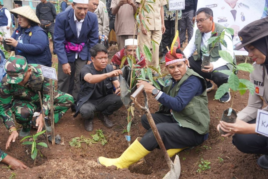 Penghijauan di Wilayah Tepal, Bupati Sumbawa Tekankan Pentingnya Jaga Hutan dan Lingkungan