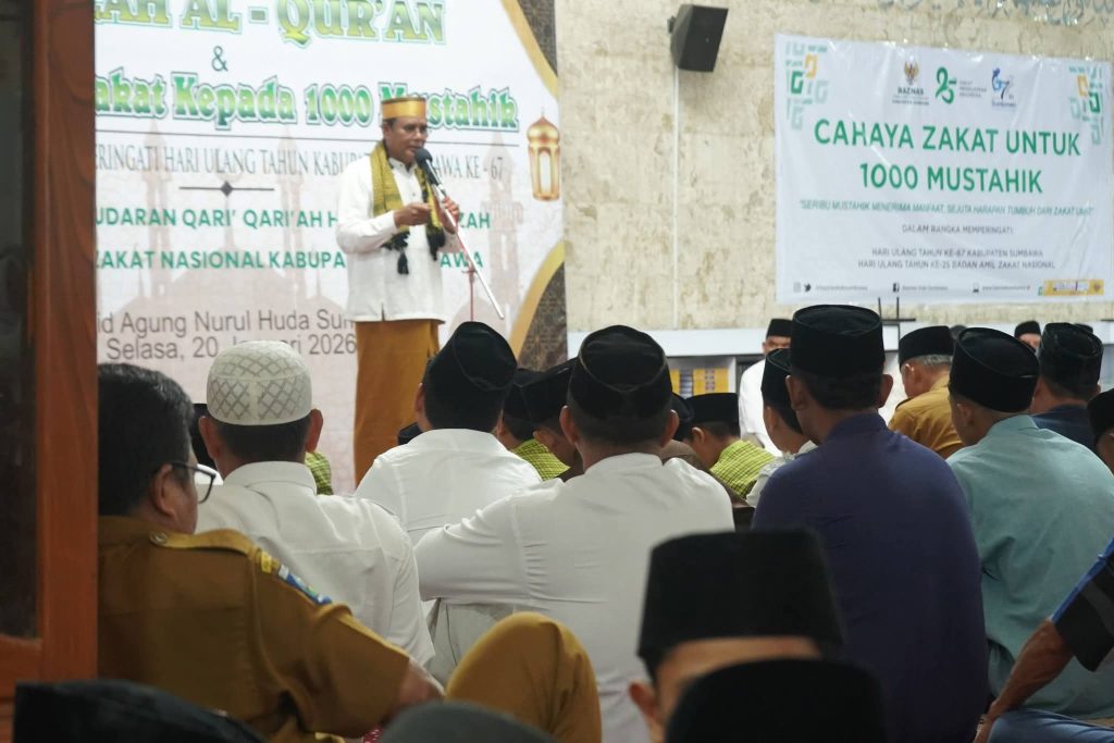 Peringati HUT ke-67 Kabupaten Sumbawa, Bupati Salurkan Zakat Kepada 1.000 Mustahik