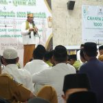 Peringati HUT ke-67 Kabupaten Sumbawa, Bupati Salurkan Zakat Kepada 1.000 Mustahik