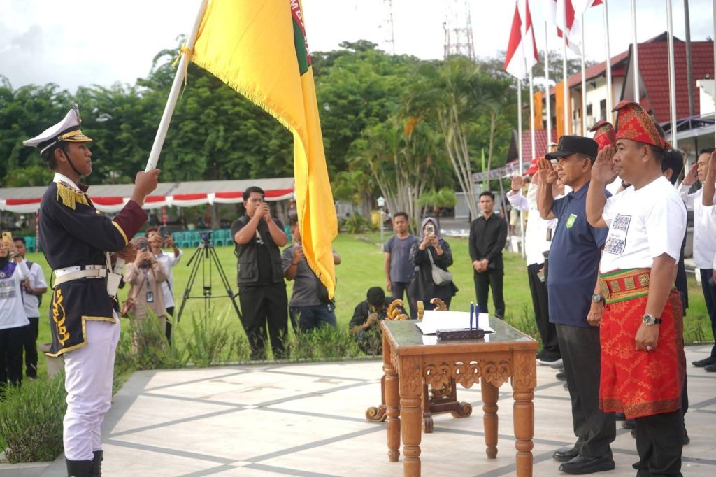 Wabup Sumbawa Terima Kembali Bendera Pataka Kabupaten Sumbawa