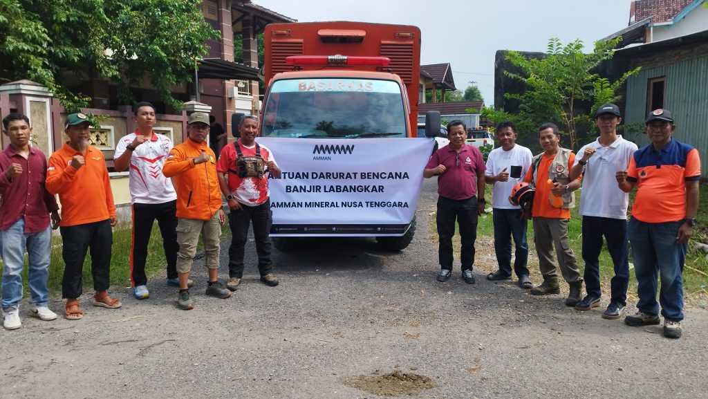 BPBD Sumbawa Salurkan Bantuan untuk Korban Banjir di Desa Lebangkar