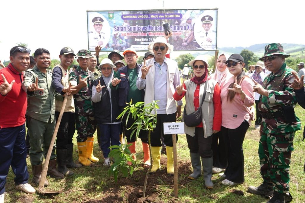 Safari Menanam Pohon ke 10, Bupati Sumbawa Ambil Lokus di Desa Mata