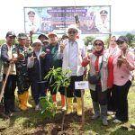 Safari Menanam Pohon ke 10, Bupati Sumbawa Ambil Lokus di Desa Mata