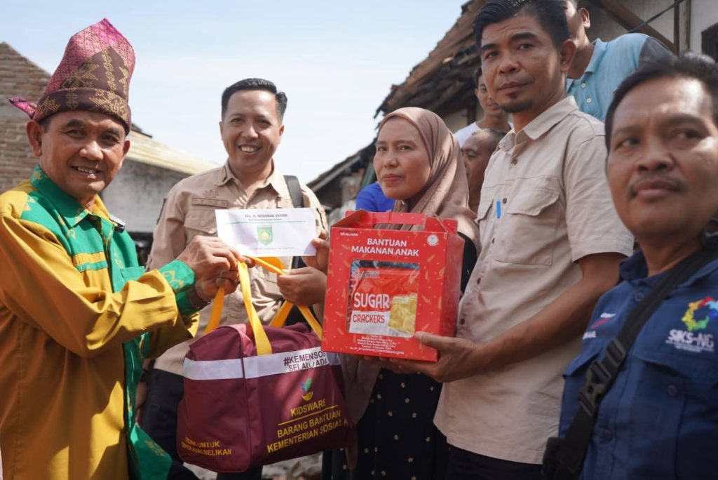 Wakil Bupati Sumbawa, Salurkan Bantuan Untuk Korban Kebakaran di Desa Batu Bulan