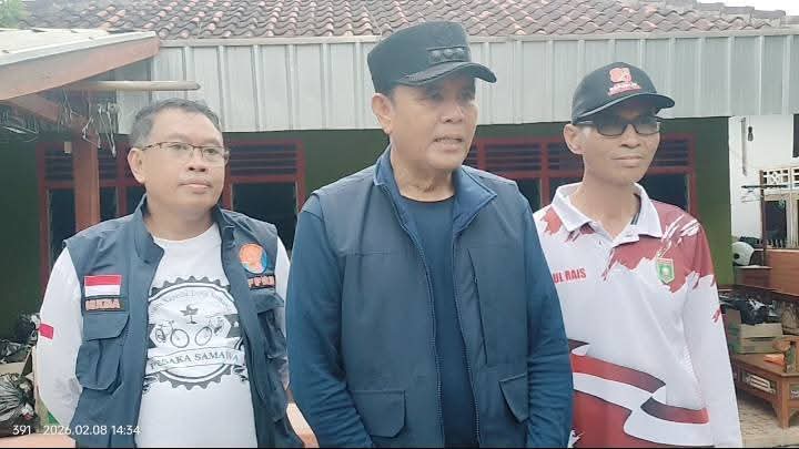 Tinjau Banjir di Kecamatan Empang, Bupati Sumbawa Salurkan Bantuan