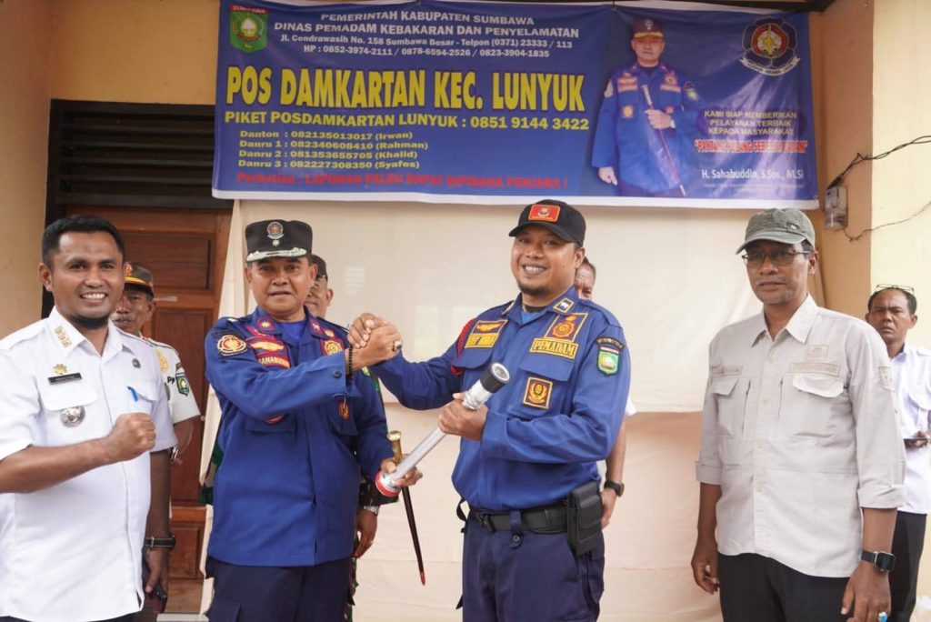 Tingkatkan Pelayanan Terhadap Masyarakat, Disdamkartan Sumbawa, Resmikan Pos Pemadam di Kecamatan Lunyuk