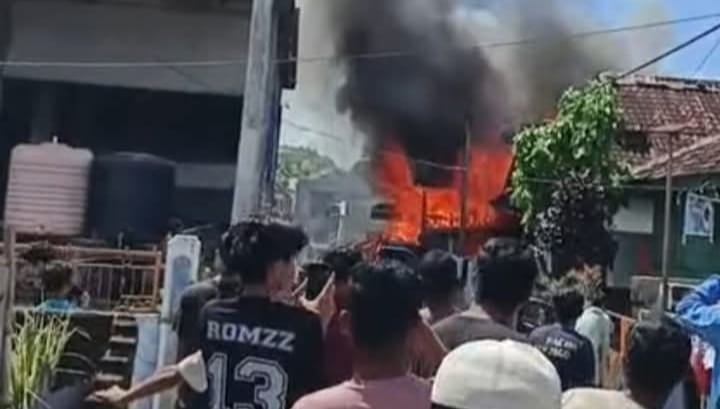 Si Jago Merah Hanguskan Rumah Warga di Desa Batu Bulan, Kerugian Ditaksir Ratusan Juta