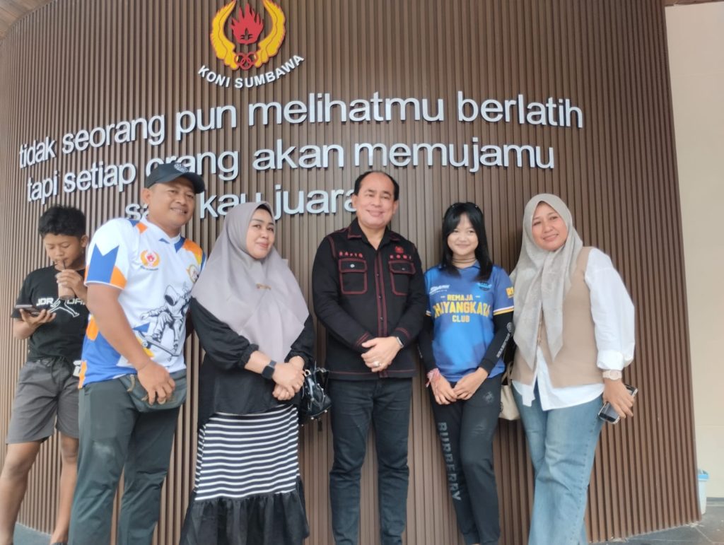 Pastikan Berjalan Sesuai Harapan, Ketua KONI Sumbawa Pantau Langsung Tes Fisik Atlet