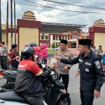 Tebar Kebaikan Polres Sumbawa Bersama Bhayangkari, Bagikan Ratusan Takjil