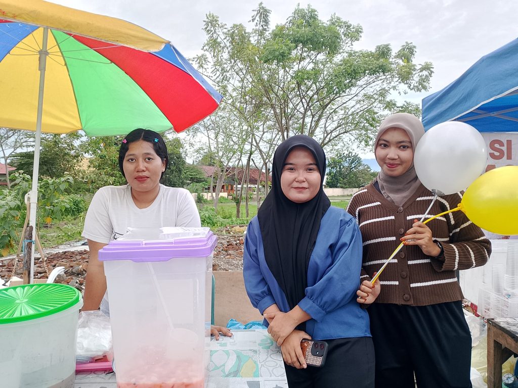 Berkah di Bulan Suci Ramadan, Lina Safira Raup Omzet Ratusan Ribu dari Lapak Takjil