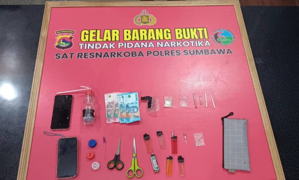 Gerebek Kamar Kos di Labuhan Badas, Sat Resnarkoba Polres Sumbawa Amankan Tiga Terduga Pelaku