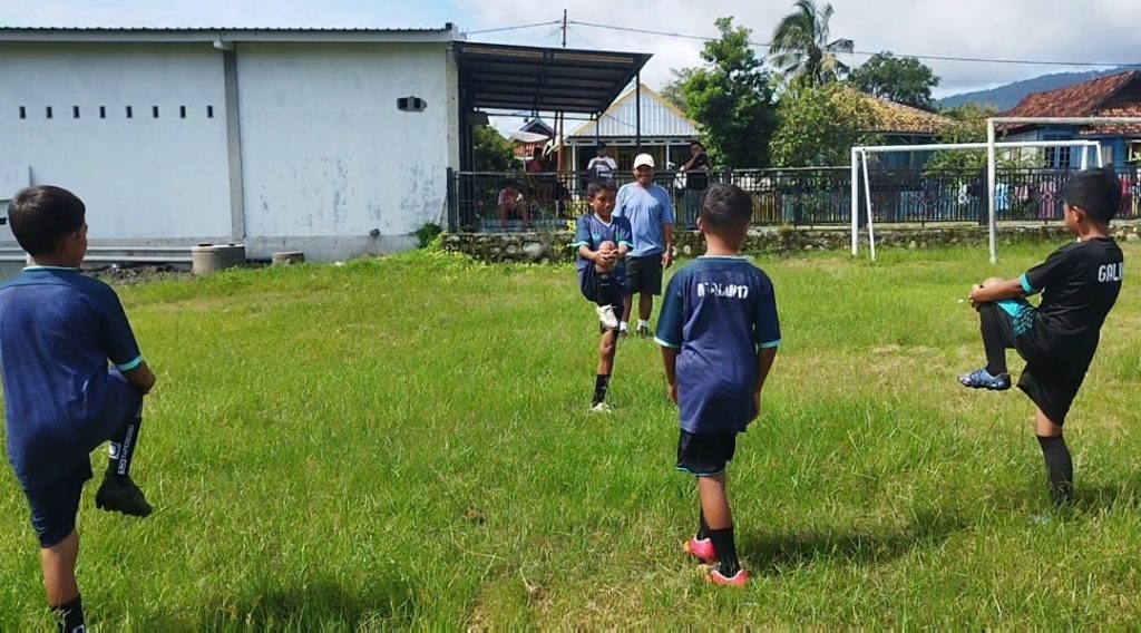 Sekolah Sepak Bola Batu Tongkok Bantu Kembangkan Bakat Anak