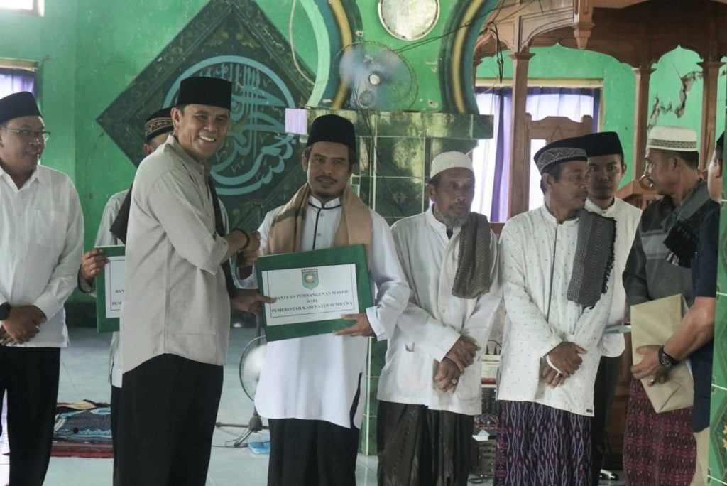 Bupati Sumbawa Tekankan Pentingnya Pendidikan, Penghijauan dan Sholat Subuh Berjamaah