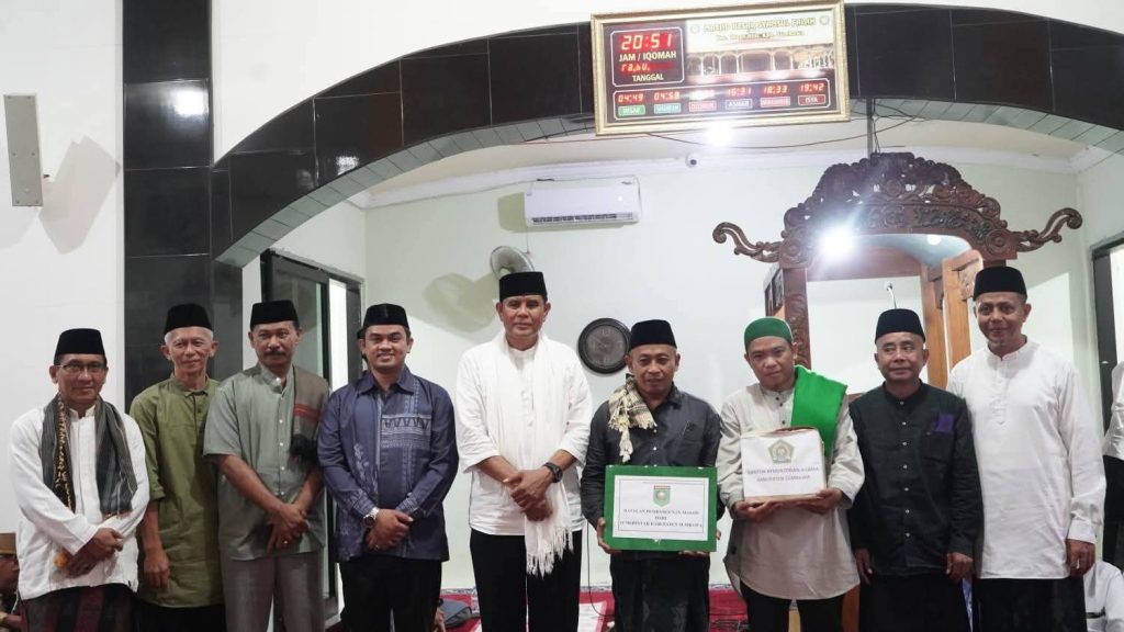 Safari Ramadan di Desa Moyo Mekar, Bupati Sumbawa Ajak Masyarakat Dukung Program Pemerintah