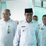 Pastikan Pelayanan Berjalan Dengan Baik, Hari Pertama Masuk Kerja Bupati Sumbawa Cek Kehadiran ASN