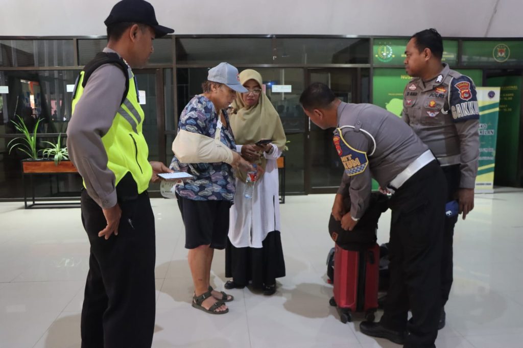 Sat Lantas Polres Sumbawa Fasilitasi Perdamaian Laka Lantas WNA Asal Rusia