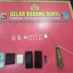 Gerebek Pengedar Saat Tidur, Sat Resnarkoba Polres Sumbawa Amankan Mahasiswa dan 14 Poket Sabu di Tarano
