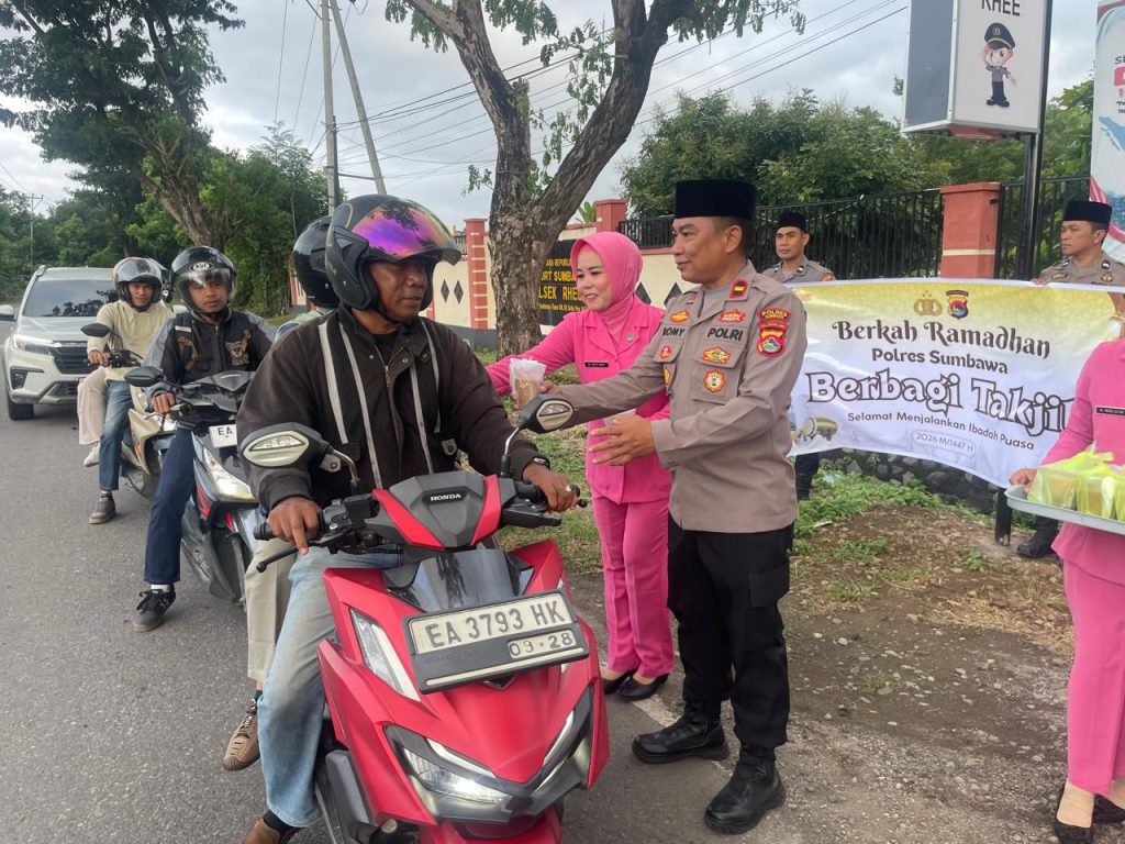 Pererat Silaturahmi, Polsek Rhee Gelar Aksi Berbagi Takjil dan Buka Puasa Bersama Keluarga Besar