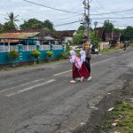 Pastikan Keselamatan Pelajar, Personel Polsek Utan Laksanakan Strong Point Pagi