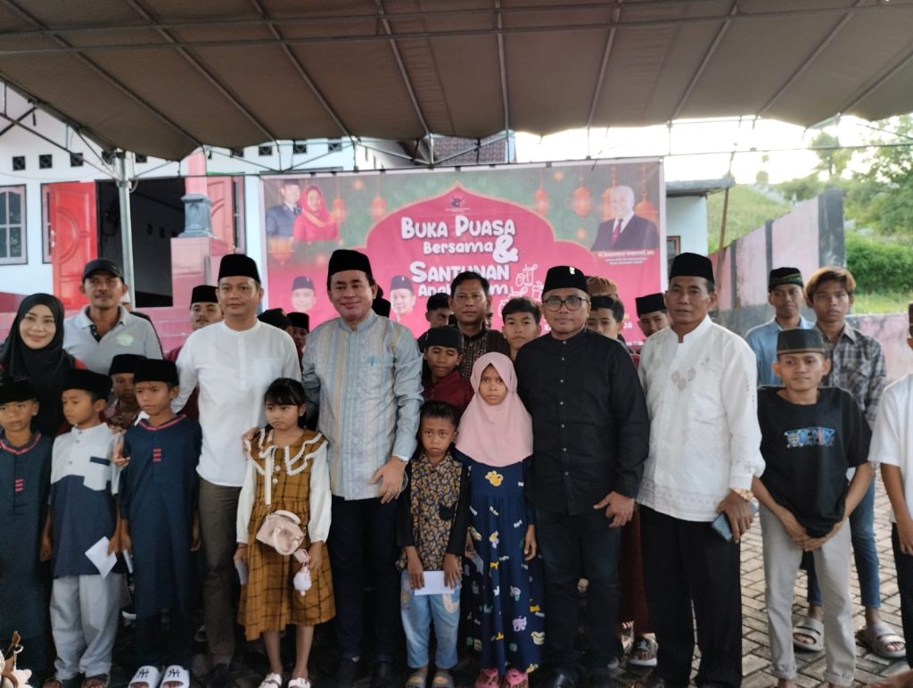 Pererat Hubungan Kekeluargaan di Bulan Penuh Berkah, DPC PDI Perjuangan Sumbawa Gelar Buka Puasa Bersama dan Santuni Anak Yatim