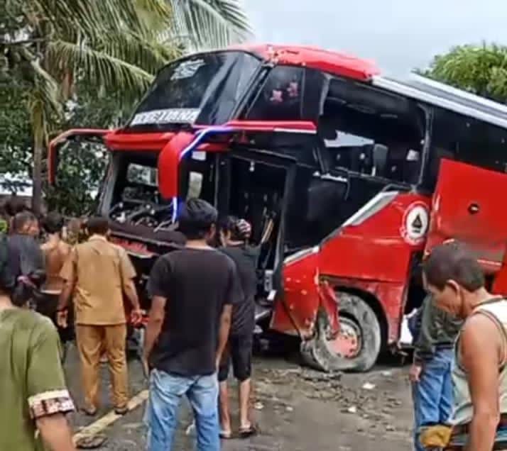 Bus AKDP Tergelincir di Sumbawa, Bhabinkamtibmas dan Guru Terluka