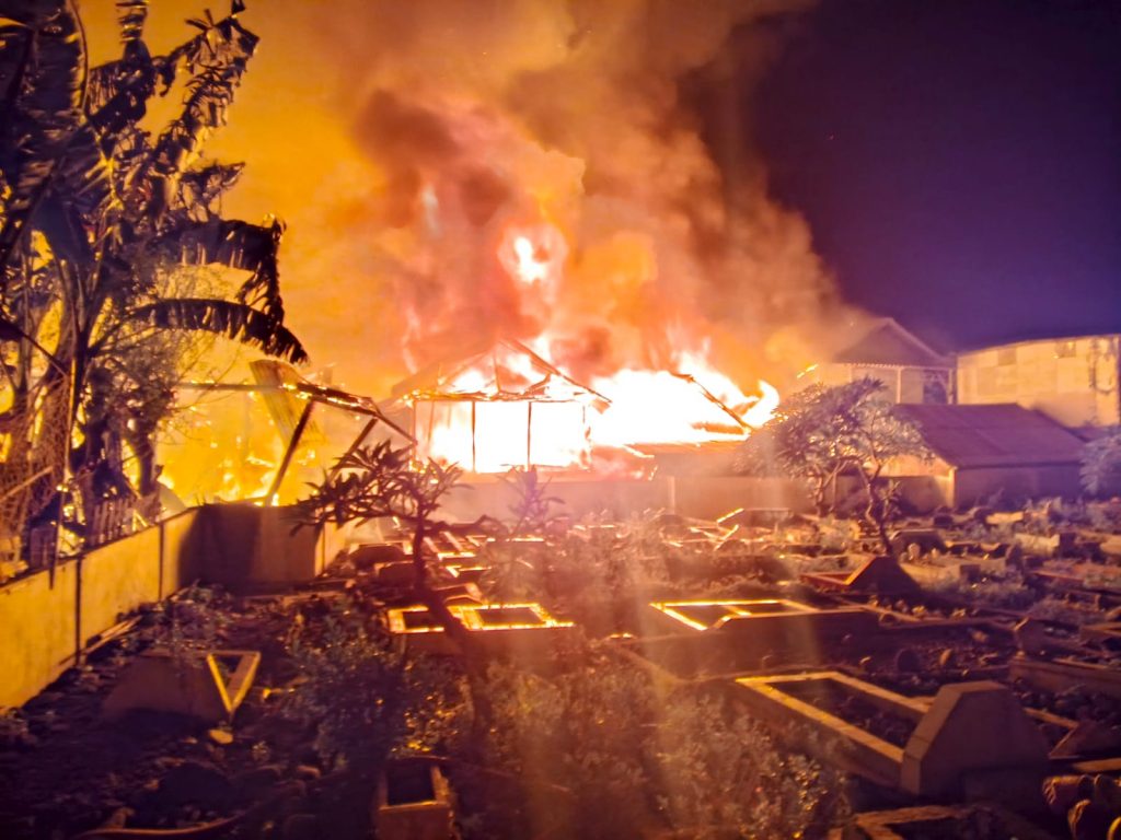 Tragedi Kebakaran Hebat di Alas, Puluhan Rumah Ludes dan Satu Petugas Damkar Gugur Saat Bertugas