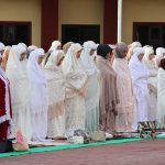 Kapolres Sumbawa Bersama Ratusan Jemaah Laksanakan Salat Idulfitri 1447 H di Lapangan Wicaksana Laghawa