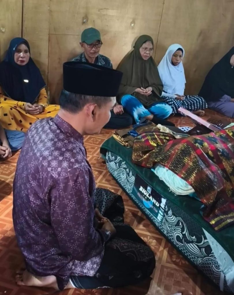 Melayat Ke Rumah Duka Anggota Damkar Yang Gugur Saat Bertugas, Wakil Bupati Sampaikan Belasungkawa