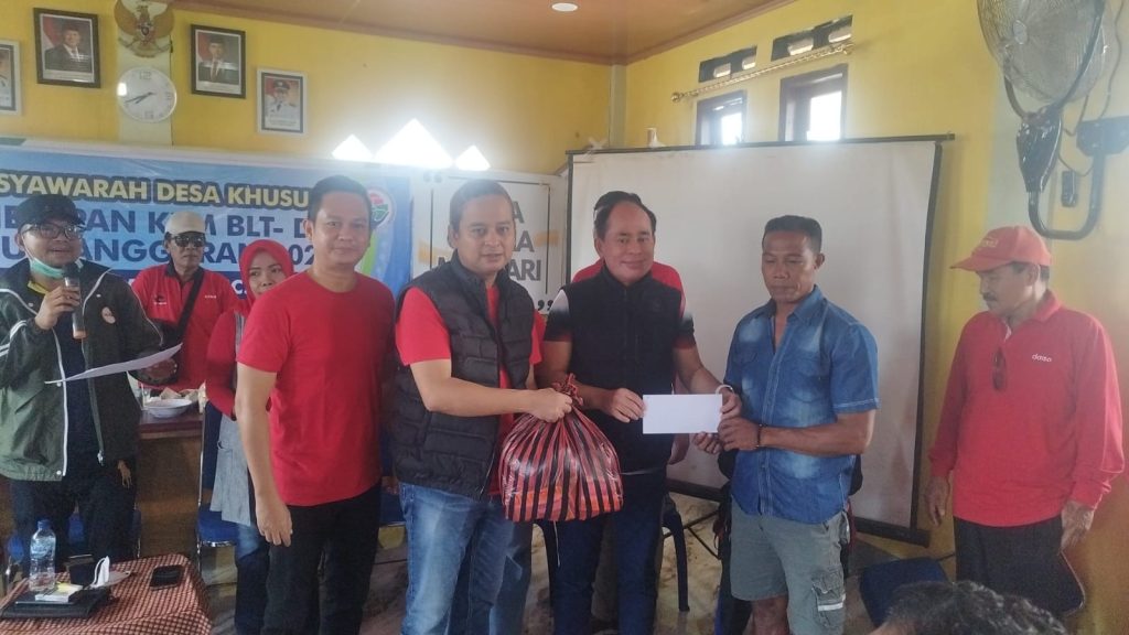 PDI Perjuangan Salurkan Bantuan Untuk Korban Kebakaran di Desa Kalimango