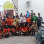 Anggota Pramuka Kwarcab Sumbawa Bantu Pembersihan Lokasi Kebakaran dan Dapur Umum