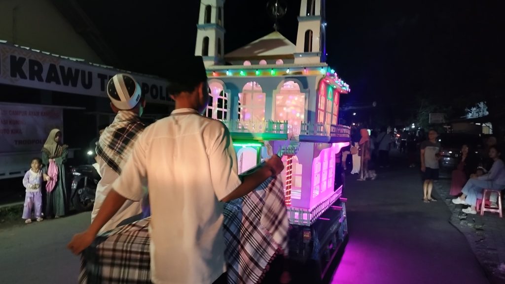 Pawai Takbir di Sumbawa Diramaikan Berbagai Miniatur Masjid dan Gendang Beleq